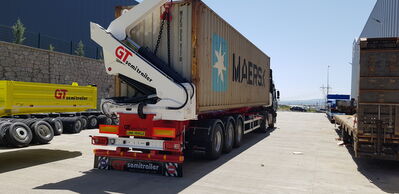 GT CONTAINER SIDELIFTER SEMI TRAILER
The side loader is a kind of construction machine that allows to move the load sideways. It facilitates the transportation of products such as steel beams or long wooden planks. Sidelifter is a semi-trailer used to transport and lift containers over long distances. Side loaders produced by Gt semitrailer consist of quality materials. With its large volume and durability, you can go up in your business with professional transportation with GT's sidelifter side loader semi-trailers.


