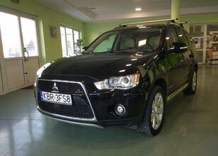 سيارة رياضية متعددة الأغراض MITSUBISHI Outlander
