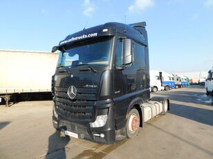 السيارات القاطرة Mercedes-Benz Actros 1845